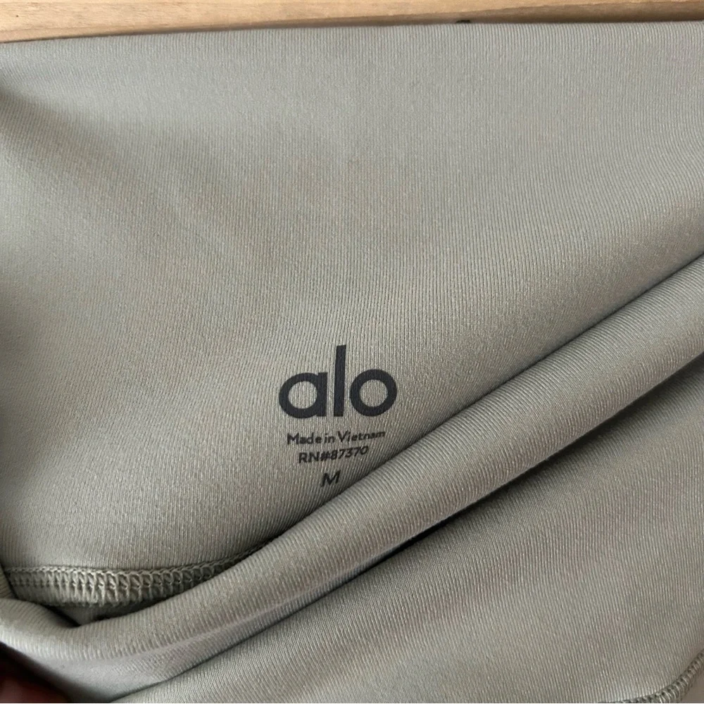 Alo Yoga 5